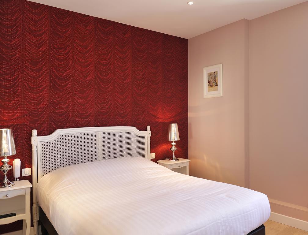 Auberge Du Grand Dauphin Dhuizon Room photo