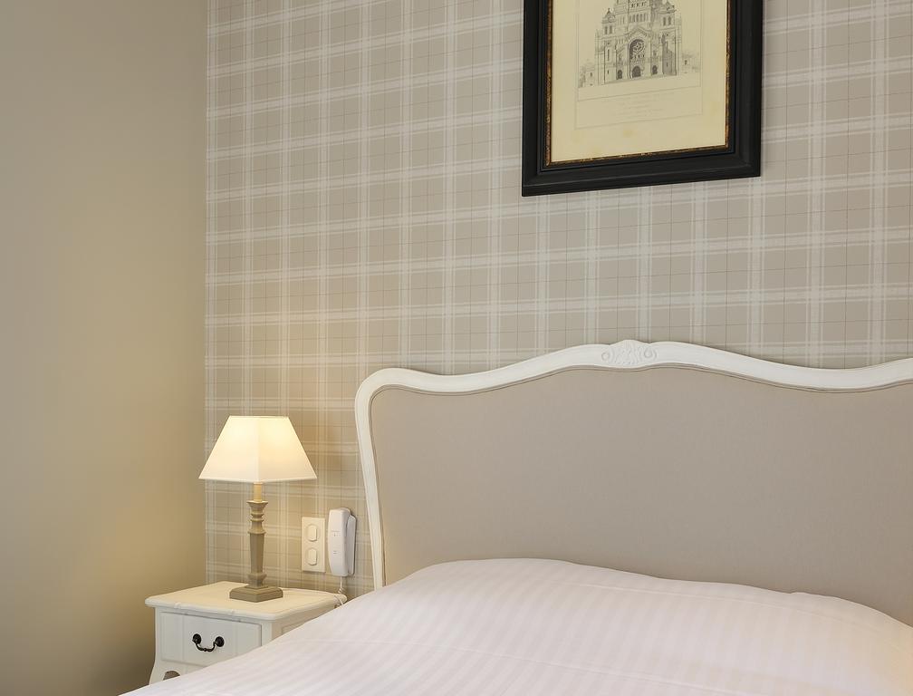 Auberge Du Grand Dauphin Dhuizon Room photo
